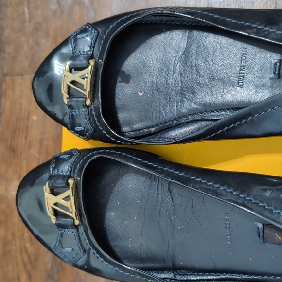 Louis Vuitton Flats - Picture 5 of 9